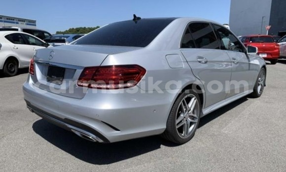 Acheter Occasion Voiture Mercedes-Benz E-Classe Gris à Beitbridge, Matabeleland South Acheter Occasion Voiture Mercedes-Benz E-Classe Gris à Beitbridge, Matabeleland South