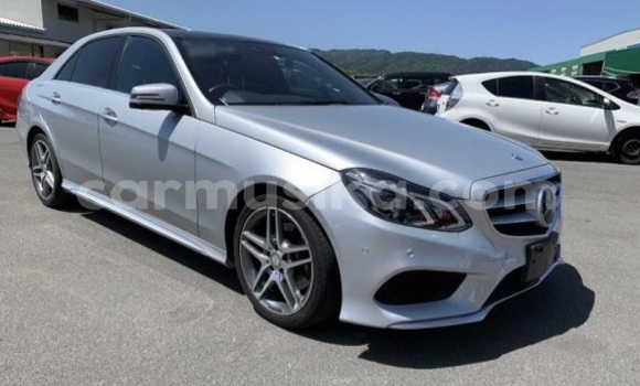 Acheter Occasion Voiture Mercedes-Benz E-Classe Gris à Beitbridge, Matabeleland South Acheter Occasion Voiture Mercedes-Benz E-Classe Gris à Beitbridge, Matabeleland South