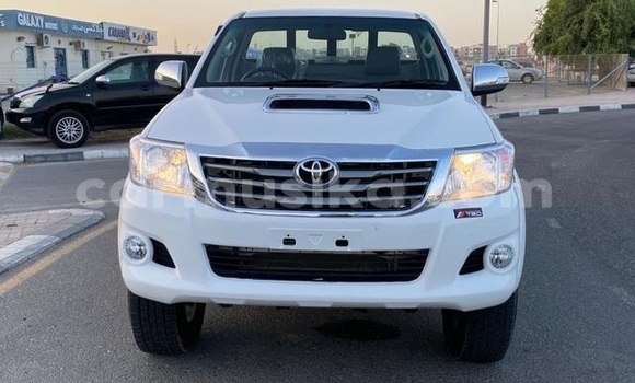 Acheter Occasion Voiture Toyota Hilux Blanc à Beitbridge, Matabeleland South Acheter Occasion Voiture Toyota Hilux Blanc à Beitbridge, Matabeleland South