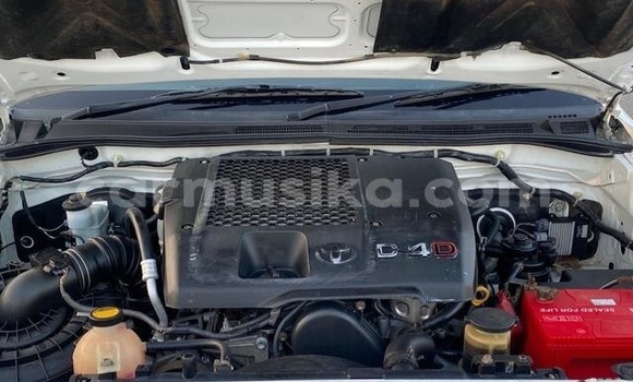 Acheter Occasion Voiture Toyota Hilux Blanc à Beitbridge, Matabeleland South Acheter Occasion Voiture Toyota Hilux Blanc à Beitbridge, Matabeleland South