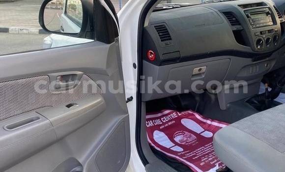 Acheter Occasion Voiture Toyota Hilux Blanc à Beitbridge, Matabeleland South Acheter Occasion Voiture Toyota Hilux Blanc à Beitbridge, Matabeleland South