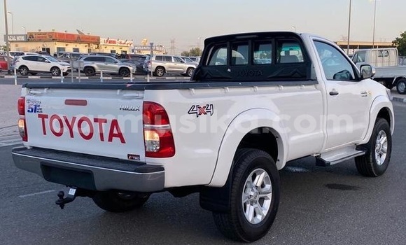Acheter Occasion Voiture Toyota Hilux Blanc à Beitbridge, Matabeleland South Acheter Occasion Voiture Toyota Hilux Blanc à Beitbridge, Matabeleland South