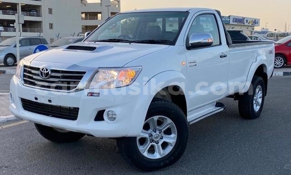 Acheter Occasion Voiture Toyota Hilux Blanc à Beitbridge, Matabeleland South Acheter Occasion Voiture Toyota Hilux Blanc à Beitbridge, Matabeleland South
