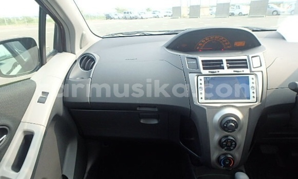 Acheter Occasion Voiture Toyota Vitz Beige à Beitbridge, Matabeleland South Acheter Occasion Voiture Toyota Vitz Beige à Beitbridge, Matabeleland South