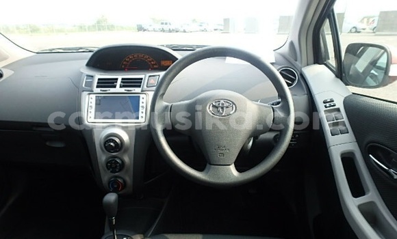 Acheter Occasion Voiture Toyota Vitz Beige à Beitbridge, Matabeleland South Acheter Occasion Voiture Toyota Vitz Beige à Beitbridge, Matabeleland South