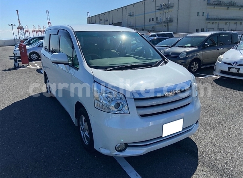 Big with watermark toyota noah matabeleland south beitbridge 34086