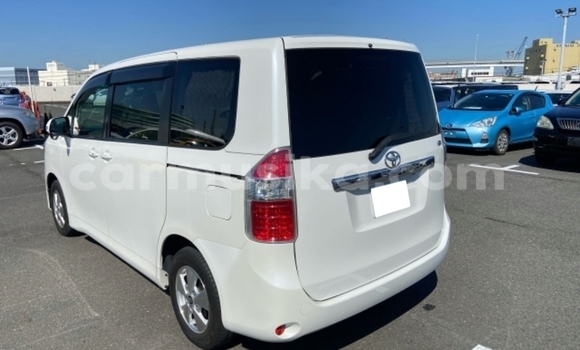 Acheter Occasion Voiture Toyota Noah Blanc à Beitbridge, Matabeleland South Acheter Occasion Voiture Toyota Noah Blanc à Beitbridge, Matabeleland South
