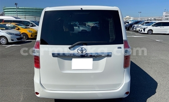 Acheter Occasion Voiture Toyota Noah Blanc à Beitbridge, Matabeleland South Acheter Occasion Voiture Toyota Noah Blanc à Beitbridge, Matabeleland South