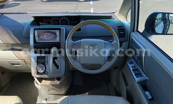 Acheter Occasion Voiture Toyota Noah Blanc à Beitbridge, Matabeleland South Acheter Occasion Voiture Toyota Noah Blanc à Beitbridge, Matabeleland South