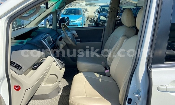 Acheter Occasion Voiture Toyota Noah Blanc à Beitbridge, Matabeleland South Acheter Occasion Voiture Toyota Noah Blanc à Beitbridge, Matabeleland South