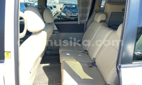 Acheter Occasion Voiture Toyota Noah Blanc à Beitbridge, Matabeleland South Acheter Occasion Voiture Toyota Noah Blanc à Beitbridge, Matabeleland South