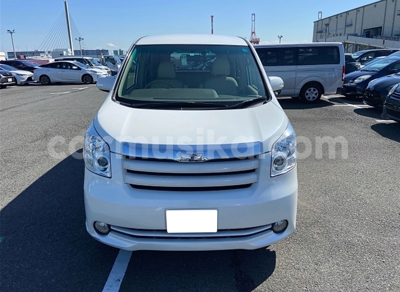 Big with watermark toyota noah matabeleland south beitbridge 34086