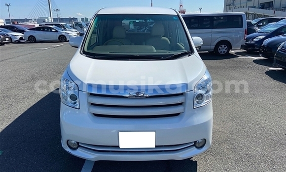 Acheter Occasion Voiture Toyota Noah Blanc à Beitbridge, Matabeleland South Acheter Occasion Voiture Toyota Noah Blanc à Beitbridge, Matabeleland South