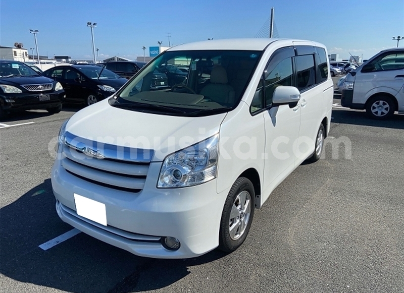 Big with watermark toyota noah matabeleland south beitbridge 34086