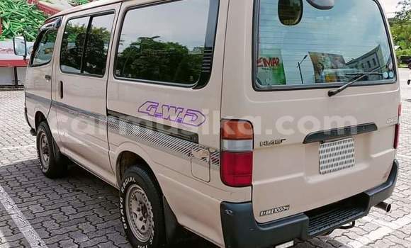Acheter Occasion Voiture Toyota Hiace Beige à Beitbridge, Matabeleland South Acheter Occasion Voiture Toyota Hiace Beige à Beitbridge, Matabeleland South