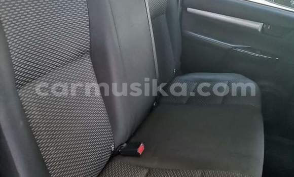 Acheter Occasion Voiture Toyota Hilux Rouge à Beitbridge, Matabeleland South Acheter Occasion Voiture Toyota Hilux Rouge à Beitbridge, Matabeleland South