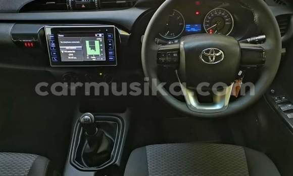 Acheter Occasion Voiture Toyota Hilux Rouge à Beitbridge, Matabeleland South Acheter Occasion Voiture Toyota Hilux Rouge à Beitbridge, Matabeleland South