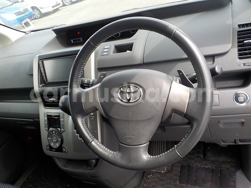 Big with watermark toyota noah matabeleland south beitbridge 34092