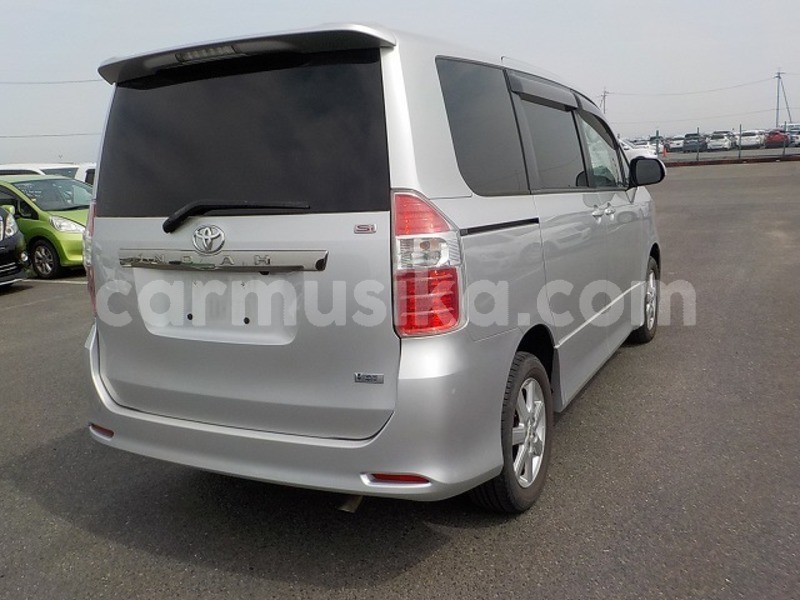 Big with watermark toyota noah matabeleland south beitbridge 34092