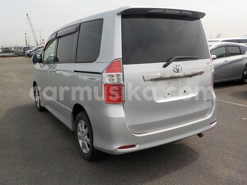 Big with watermark toyota noah matabeleland south beitbridge 34092