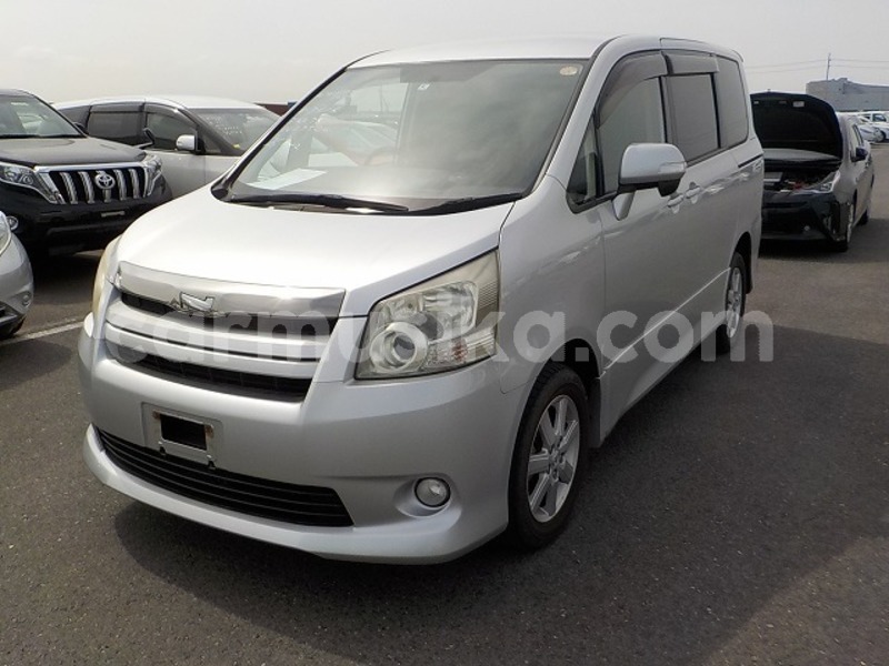 Big with watermark toyota noah matabeleland south beitbridge 34092