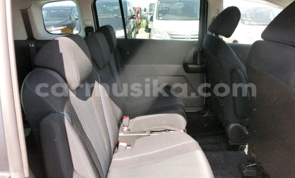 Nunua Ilio tumika Mazda Mazda Premacy Nyeupe Gari ndani ya Beitbridge nchini Matabeleland Kusini Nunua Ilio tumika Mazda Mazda Premacy Nyeupe Gari ndani ya Beitbridge nchini Matabeleland Kusini