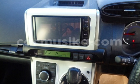 Buy Used Toyota Wish White Car in Beitbridge in Matabeleland South Buy Used Toyota Wish White Car in Beitbridge in Matabeleland South