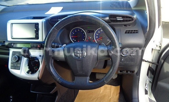 Buy Used Toyota Wish White Car in Beitbridge in Matabeleland South Buy Used Toyota Wish White Car in Beitbridge in Matabeleland South