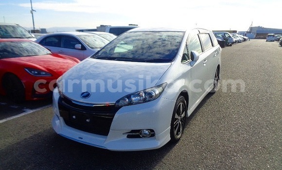 Buy Used Toyota Wish White Car in Beitbridge in Matabeleland South Buy Used Toyota Wish White Car in Beitbridge in Matabeleland South