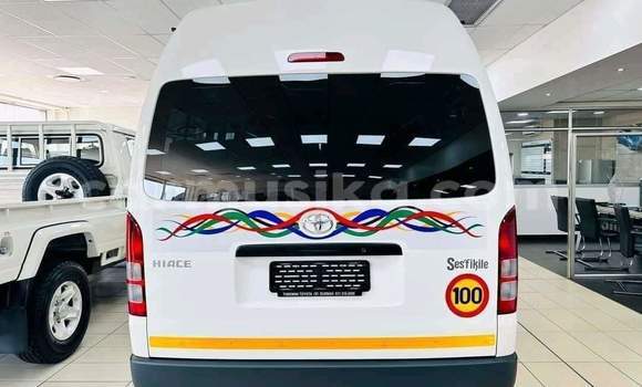 Tenga Tsaru Toyota Hiace Chena Mota in Beitbridge in Matabeleland South Tenga Tsaru Toyota Hiace Chena Mota in Beitbridge in Matabeleland South