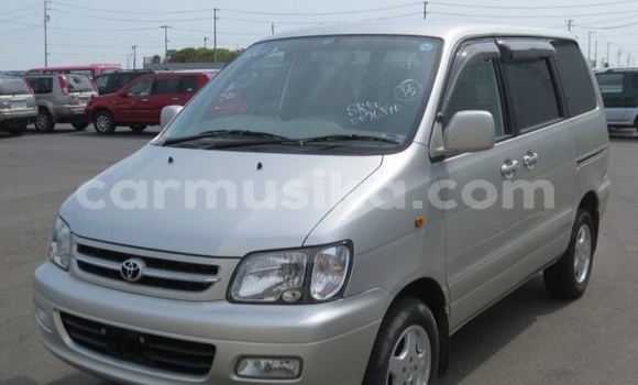 Acheter Occasion Voiture Toyota Noah Gris à Beitbridge, Matabeleland South Acheter Occasion Voiture Toyota Noah Gris à Beitbridge, Matabeleland South