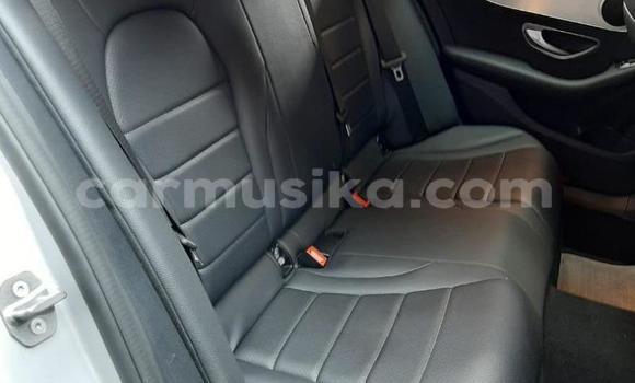 Nunua Ilio tumika Mercedes-Benz C-Classe Fedha Gari ndani ya Beitbridge nchini Matabeleland Kusini Nunua Ilio tumika Mercedes-Benz C-Classe Fedha Gari ndani ya Beitbridge nchini Matabeleland Kusini