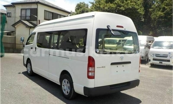 Acheter Occasion Voiture Toyota Hiace Blanc à Beitbridge, Matabeleland South Acheter Occasion Voiture Toyota Hiace Blanc à Beitbridge, Matabeleland South