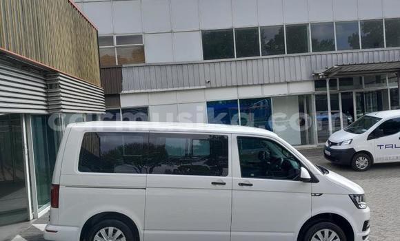 Tenga Tsaru Volkswagen Caravelle Chena Mota in Beitbridge in Matabeleland South Tenga Tsaru Volkswagen Caravelle Chena Mota in Beitbridge in Matabeleland South