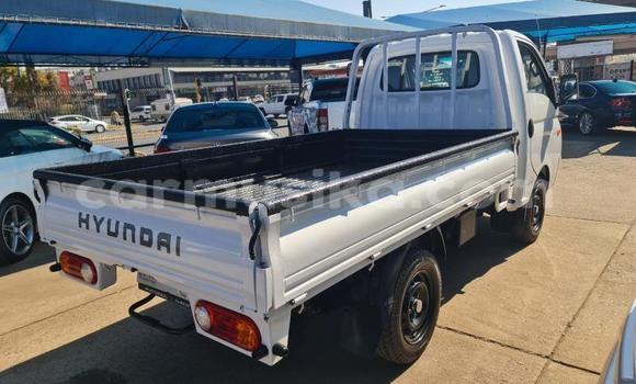 Acheter Occasion Voiture Hyundai H1 Blanc à Beitbridge, Matabeleland South Acheter Occasion Voiture Hyundai H1 Blanc à Beitbridge, Matabeleland South