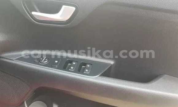 Nunua Ilio tumika Kia Rio Nyekundu Gari ndani ya Beitbridge nchini Matabeleland Kusini Nunua Ilio tumika Kia Rio Nyekundu Gari ndani ya Beitbridge nchini Matabeleland Kusini