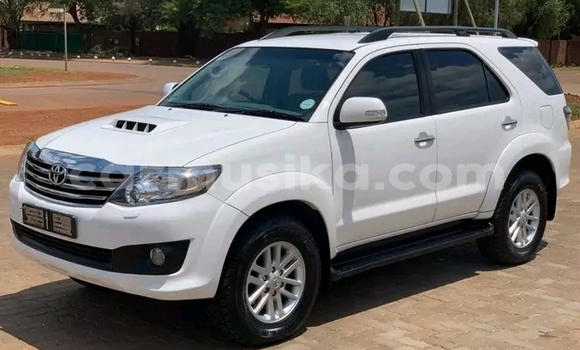 Acheter Occasion Voiture Toyota Fortuner Blanc à Beitbridge, Matabeleland South Acheter Occasion Voiture Toyota Fortuner Blanc à Beitbridge, Matabeleland South