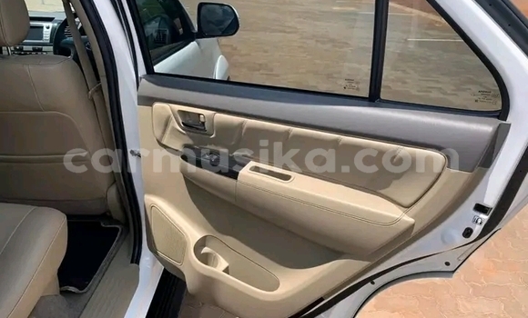 Nunua Ilio tumika Toyota Fortuner Nyeupe Gari ndani ya Beitbridge nchini Matabeleland Kusini Nunua Ilio tumika Toyota Fortuner Nyeupe Gari ndani ya Beitbridge nchini Matabeleland Kusini