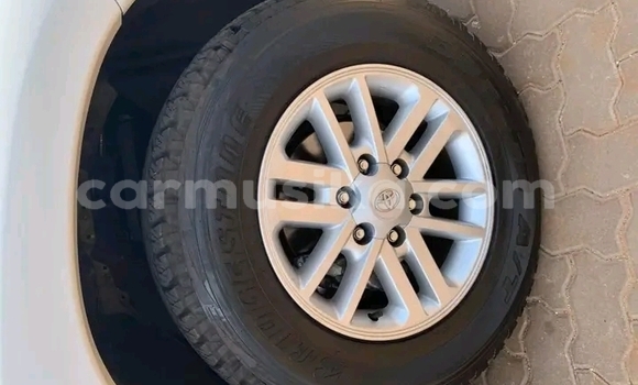 Nunua Ilio tumika Toyota Fortuner Nyeupe Gari ndani ya Beitbridge nchini Matabeleland Kusini Nunua Ilio tumika Toyota Fortuner Nyeupe Gari ndani ya Beitbridge nchini Matabeleland Kusini