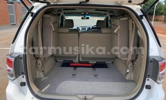 Nunua Ilio tumika Toyota Fortuner Nyeupe Gari ndani ya Beitbridge nchini Matabeleland Kusini Nunua Ilio tumika Toyota Fortuner Nyeupe Gari ndani ya Beitbridge nchini Matabeleland Kusini