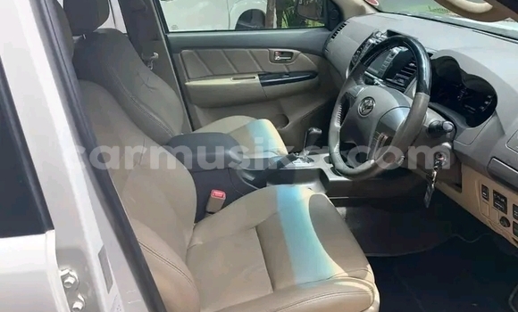 Nunua Ilio tumika Toyota Fortuner Nyeupe Gari ndani ya Beitbridge nchini Matabeleland Kusini Nunua Ilio tumika Toyota Fortuner Nyeupe Gari ndani ya Beitbridge nchini Matabeleland Kusini
