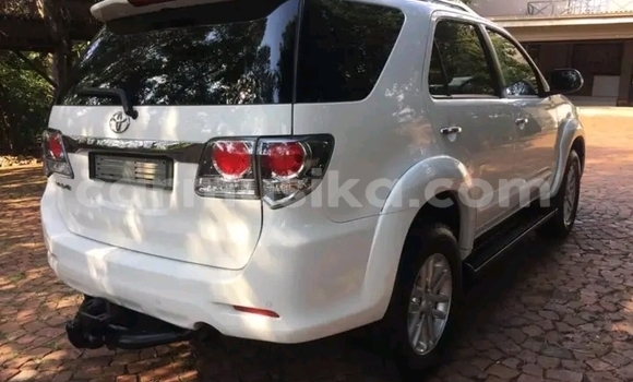 Nunua Ilio tumika Toyota Fortuner Nyeupe Gari ndani ya Beitbridge nchini Matabeleland Kusini Nunua Ilio tumika Toyota Fortuner Nyeupe Gari ndani ya Beitbridge nchini Matabeleland Kusini