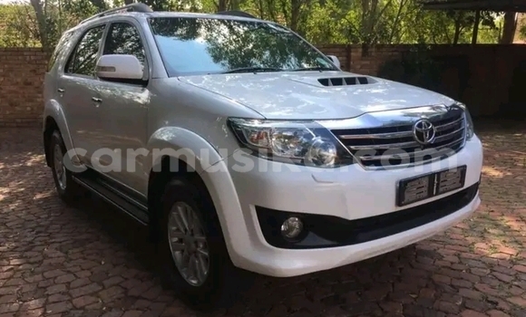 Nunua Ilio tumika Toyota Fortuner Nyeupe Gari ndani ya Beitbridge nchini Matabeleland Kusini Nunua Ilio tumika Toyota Fortuner Nyeupe Gari ndani ya Beitbridge nchini Matabeleland Kusini