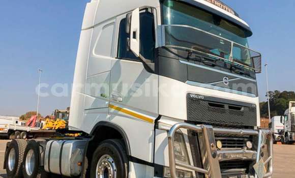 Acheter Occasion Voiture Volvo 480 Blanc à Beitbridge, Matabeleland South Acheter Occasion Voiture Volvo 480 Blanc à Beitbridge, Matabeleland South
