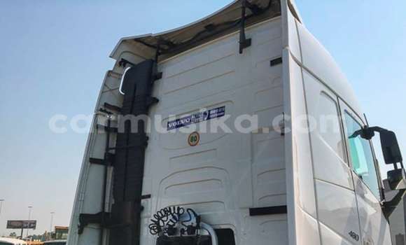 Acheter Occasion Voiture Volvo 480 Blanc à Beitbridge, Matabeleland South Acheter Occasion Voiture Volvo 480 Blanc à Beitbridge, Matabeleland South