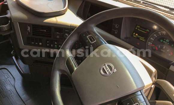 Acheter Occasion Voiture Volvo 480 Blanc à Beitbridge, Matabeleland South Acheter Occasion Voiture Volvo 480 Blanc à Beitbridge, Matabeleland South