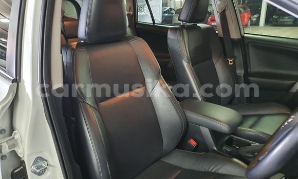 Acheter Occasion Voiture Toyota RAV4 Blanc à Beitbridge, Matabeleland South Acheter Occasion Voiture Toyota RAV4 Blanc à Beitbridge, Matabeleland South