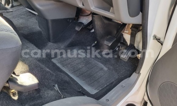 Tenga Tsaru Nissan Nv350 Chena Mota in Beitbridge in Matabeleland South Tenga Tsaru Nissan Nv350 Chena Mota in Beitbridge in Matabeleland South