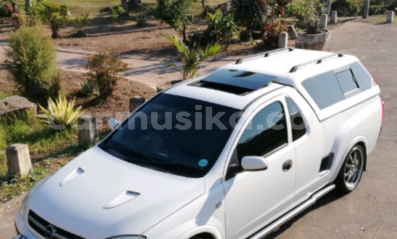 Nunua Ilio tumika Opel Corsa Nyeupe Gari ndani ya Beitbridge nchini Matabeleland Kusini