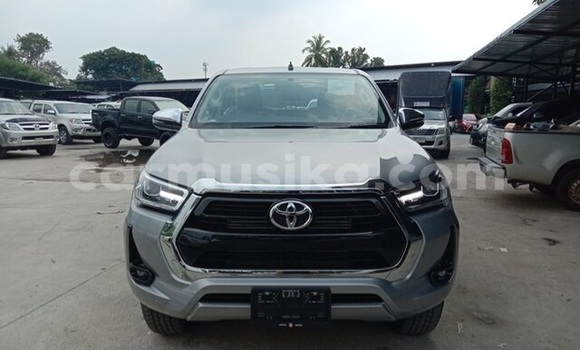 Nunua Ilio tumika Toyota Hilux Fedha Gari ndani ya Beitbridge nchini Matabeleland Kusini